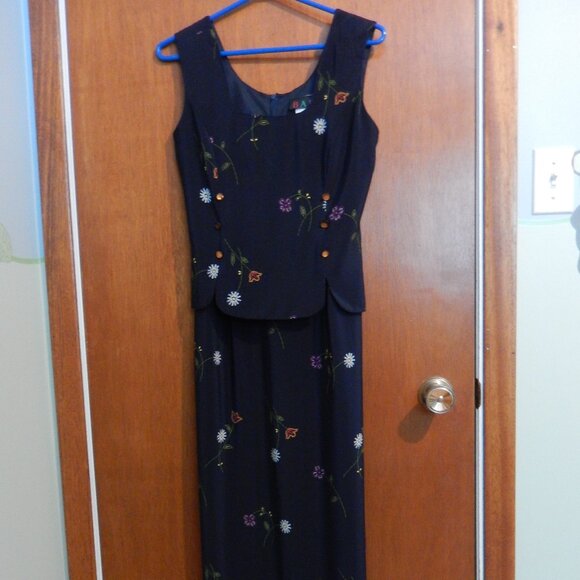 Dress - Picture 1 of 3
